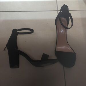Black size 6 women's heel